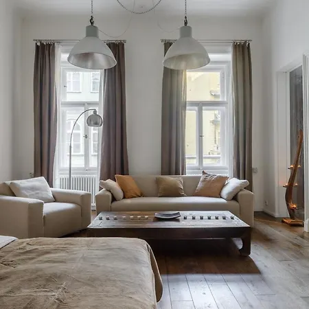 Spacious Near Wenceslas Square With Master Bed * Praga