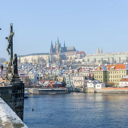 Spacious Near Wenceslas Square With Master Bed Praga