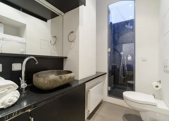 Spacious Near Wenceslas Square With Master Bed Lägenhet *