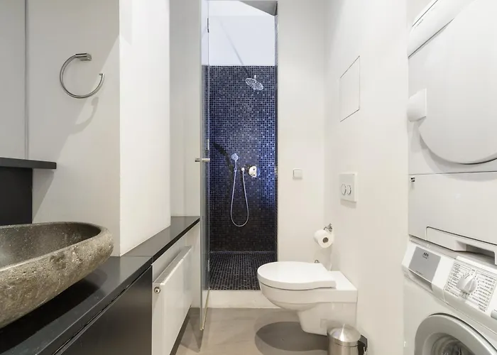 Spacious Near Wenceslas Square With Master Bed Lägenhet