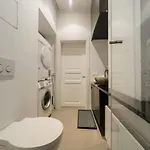 Spacious Near Wenceslas Square With Master Bed Διαμέρισμα *