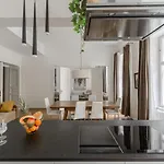 Spacious Near Wenceslas Square With Master Bed Διαμέρισμα Πράγα