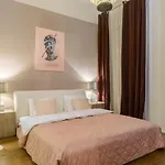 Spacious Near Wenceslas Square With Master Bed Πράγα