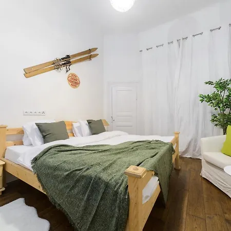 Daire Spacious Near Wenceslas Square With Master Bed