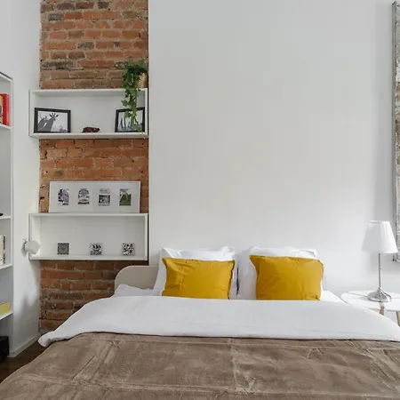 Spacious Near Wenceslas Square With Master Bed *