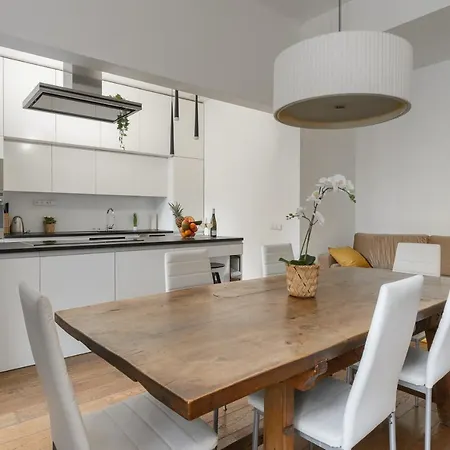 Spacious Near Wenceslas Square With Master Bed * Prag