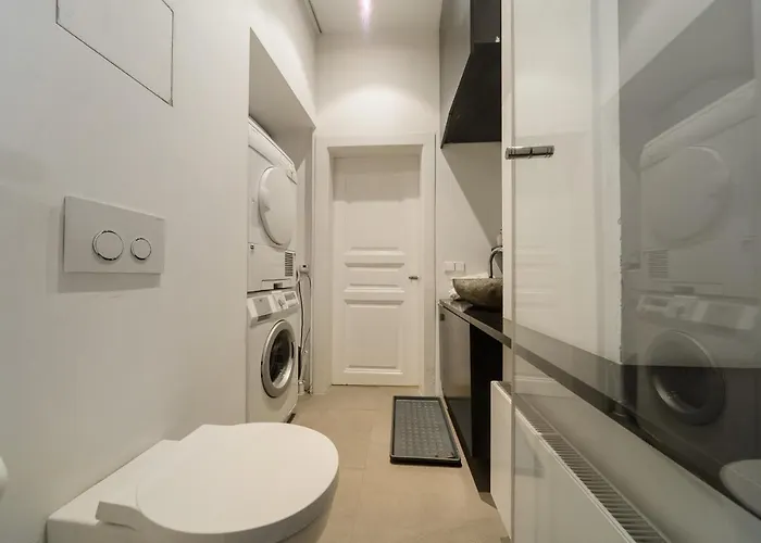 Spacious Near Wenceslas Square With Master Bed Lägenhet *