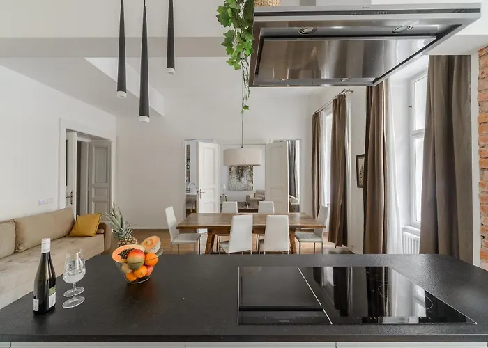 Spacious Near Wenceslas Square With Master Bed Lägenhet Prag